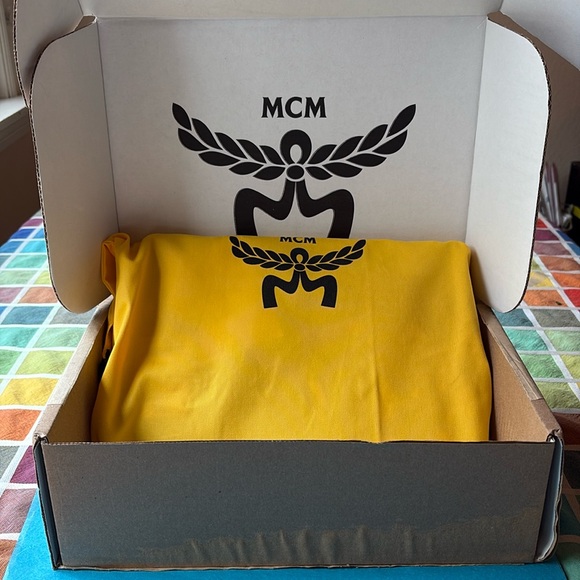 🪸  MCM AREN CROSSBODY POUCH IN CUBIC CORAL VISETOS 🪸 NWT 🪸 - Picture 13 of 16